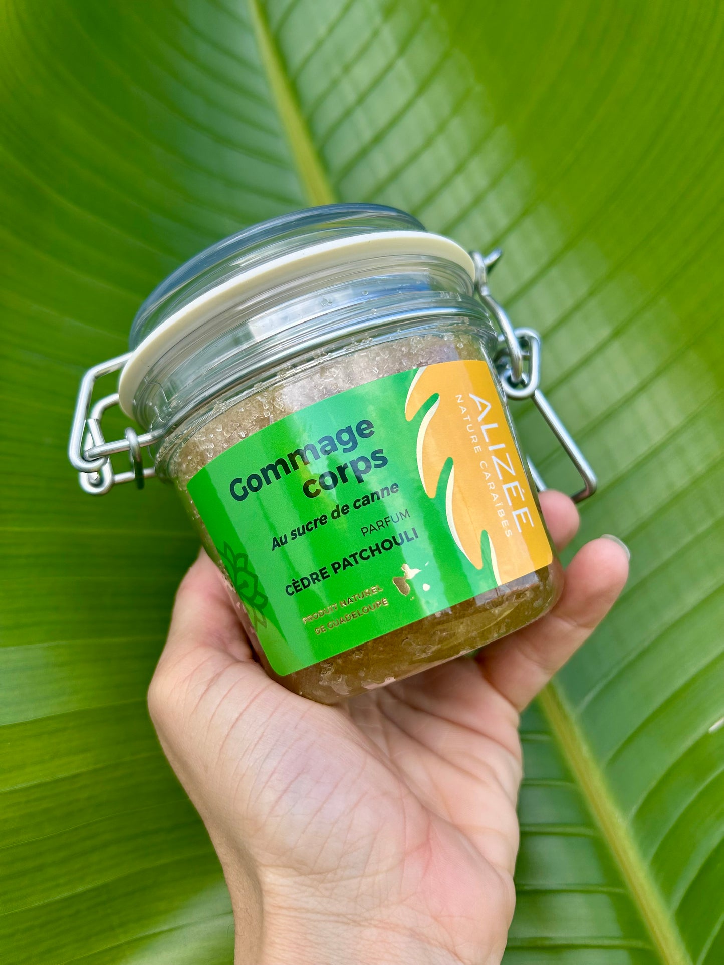 Gommage au sucre de canne parfum cèdre patchouli de Guadeloupe 250 ML